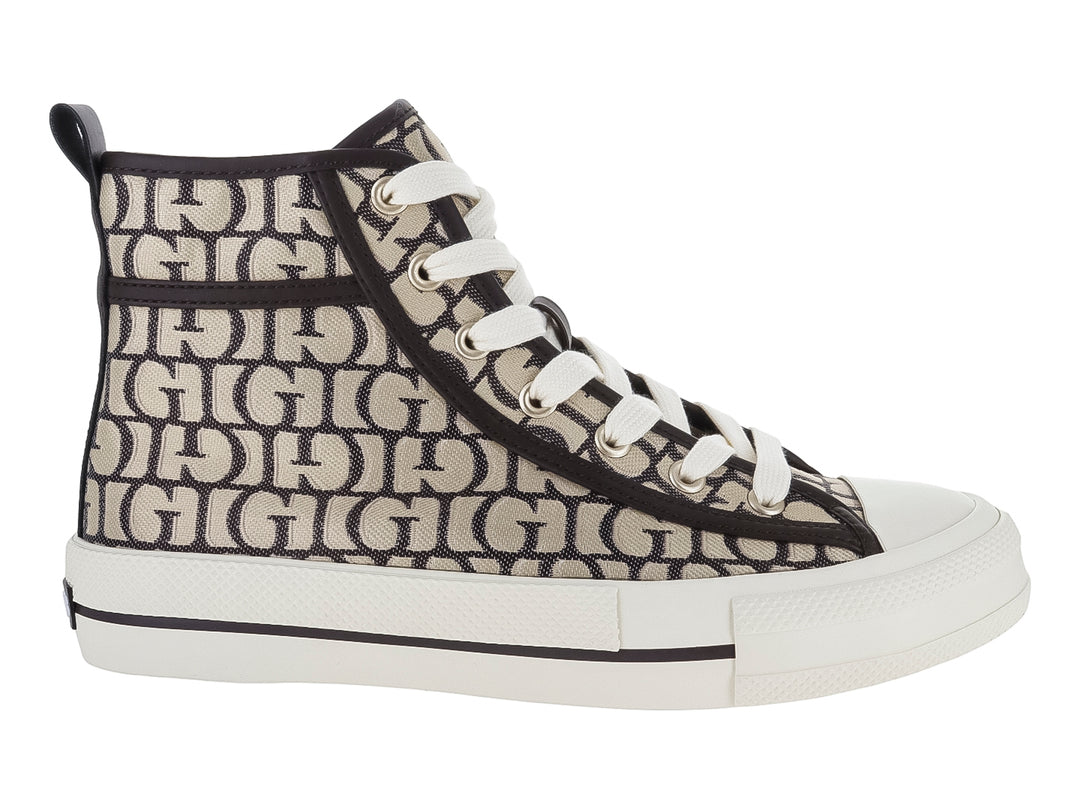 Tenis de bota Guess con estampado de logos en marrón y beige con suela blanca.