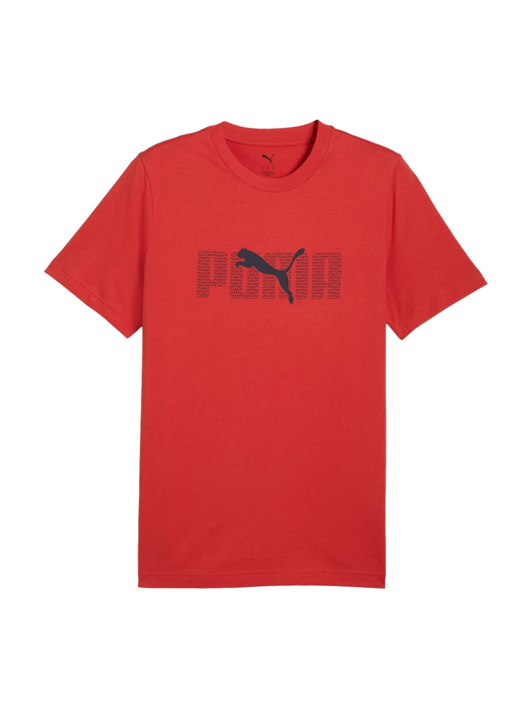 Hombre vistiendo una camiseta PUMA de color rojo fuego con logotipo negro en el pecho.