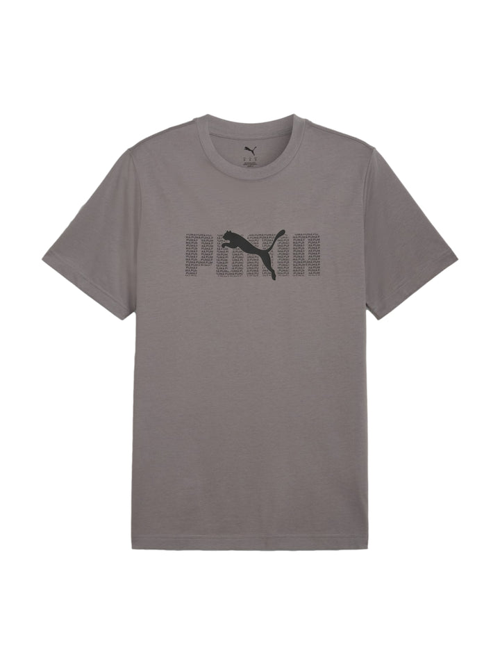 Hombre vistiendo una camiseta PUMA de color gris oscuro con logotipo en el pecho.