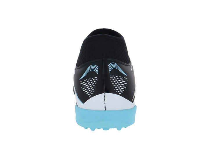Calzado de fútbol FURIA color negro con detalles en blanco y menta, diseño sintético para superficies artificiales.