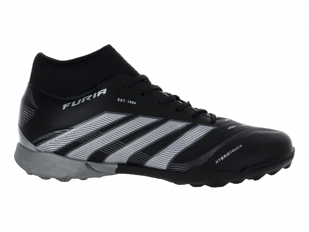 Zapato de fútbol Furia en color negro con franjas plateadas y cuello tipo calcetín.