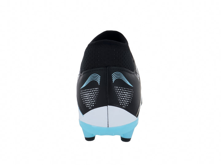 Zapato de fútbol marca Furia en color negro con franjas y suela en tono menta.