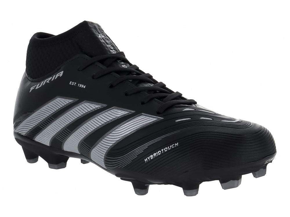 Calzado de fútbol marca FURIA en color negro con tres franjas plateadas laterales y cuello elástico.