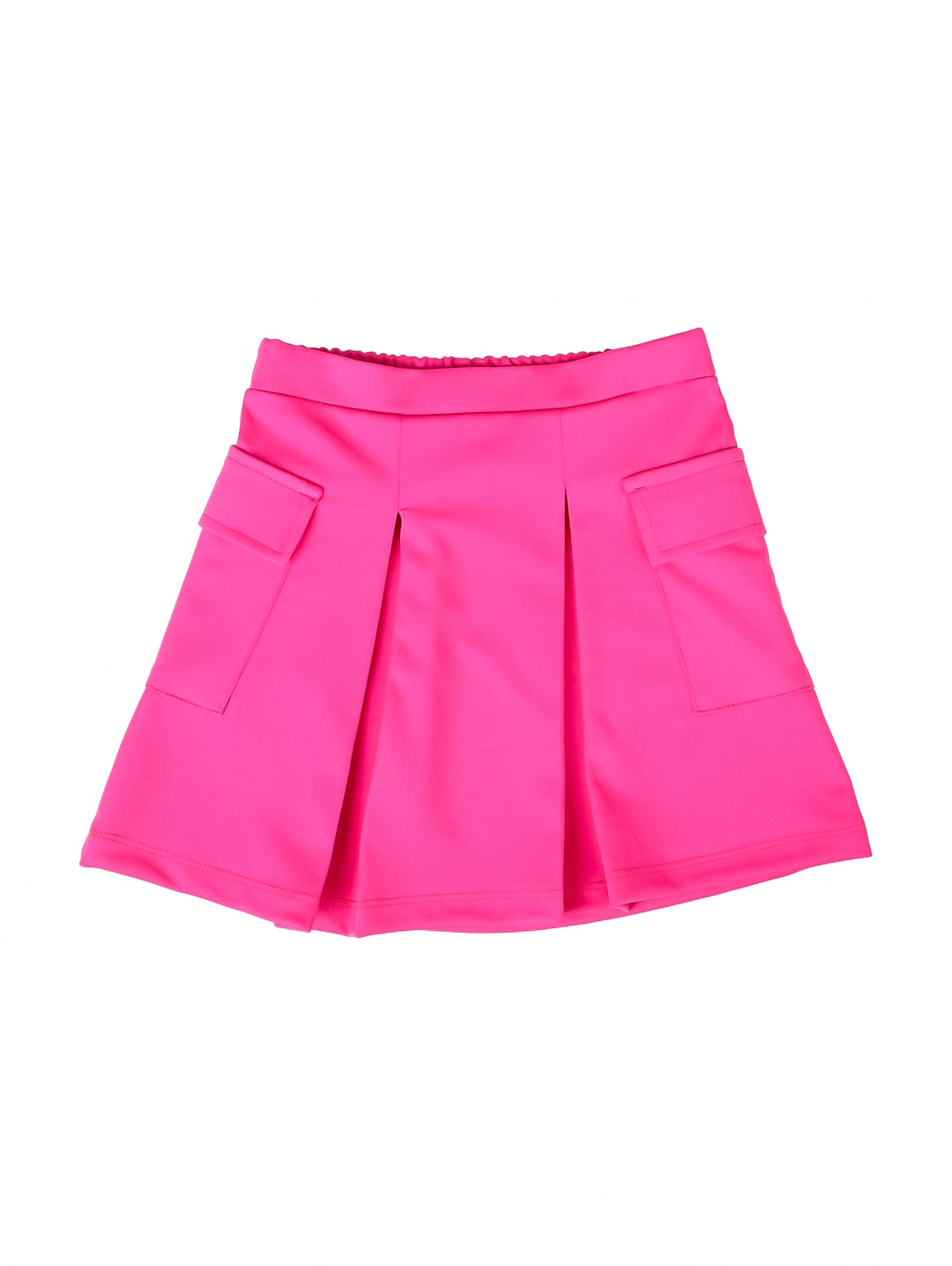 Falda color fucsia para niña con pliegues frontales y bolsillos laterales.