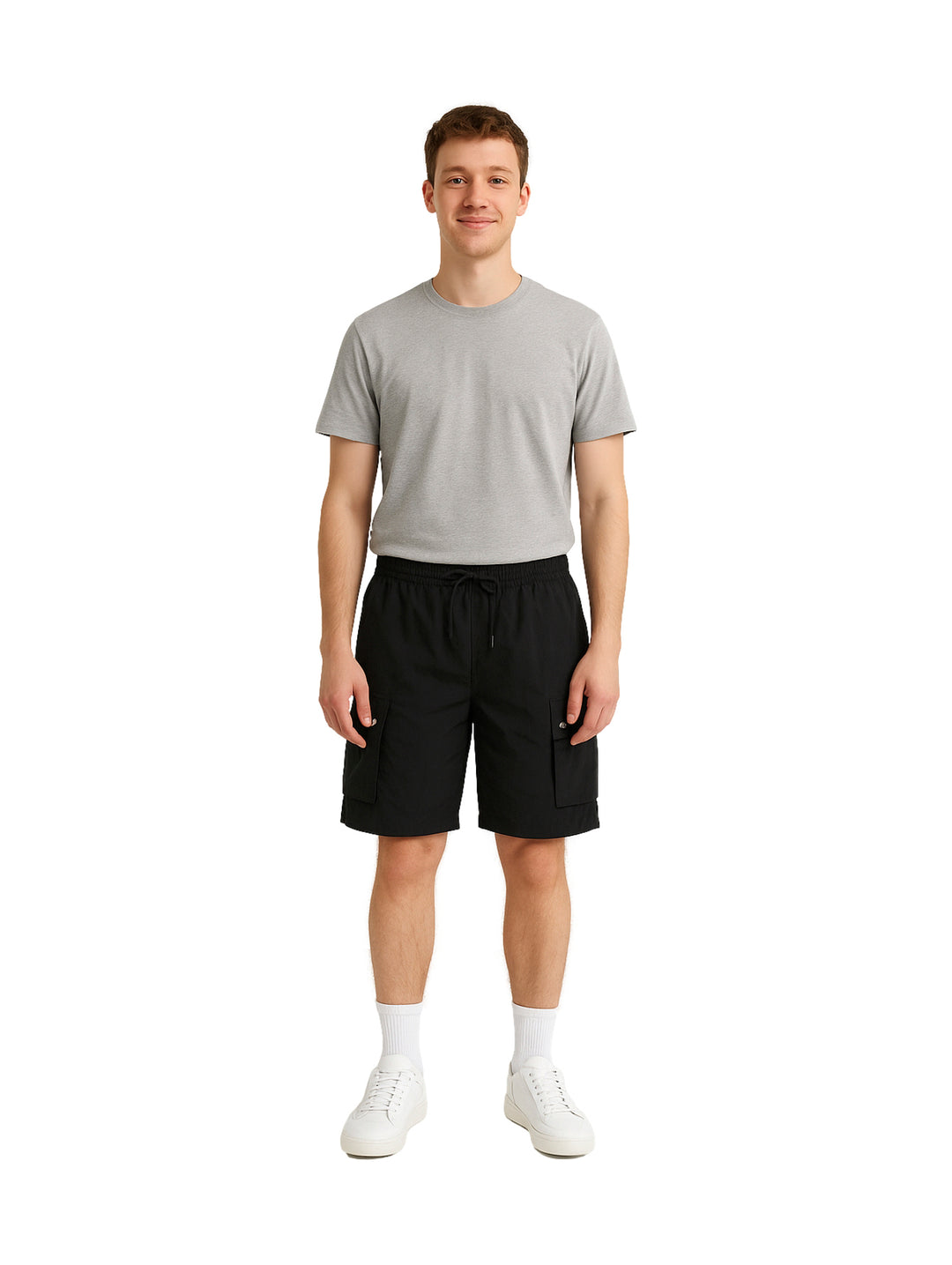 Hombre vistiendo shorts de surf color negro con bolsillos laterales.