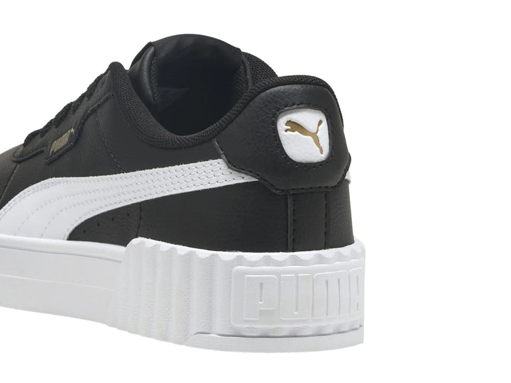 Tenis PUMA Carina 3.0 en color negro con franja blanca lateral y suela de plataforma blanca.