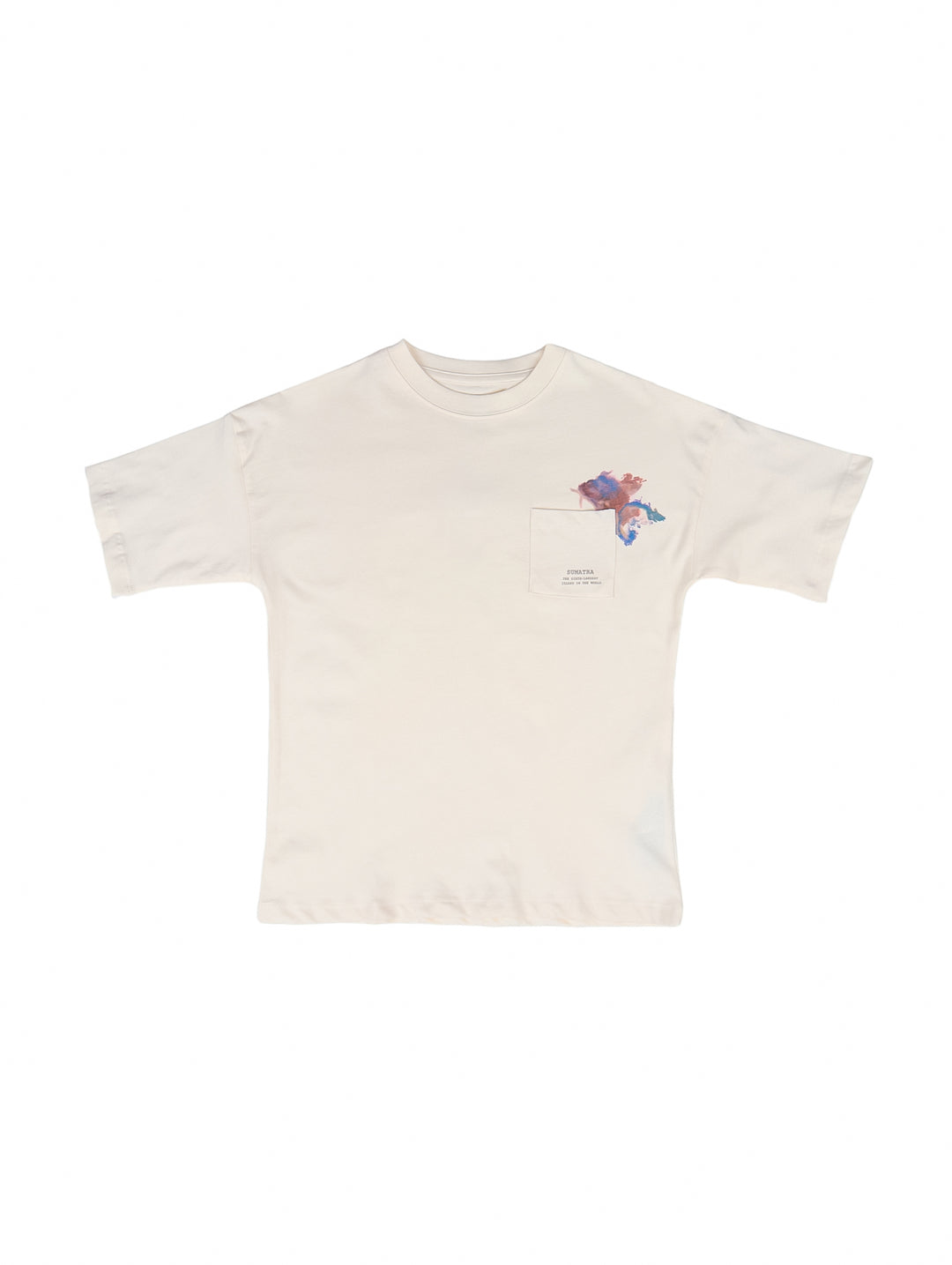 Playera color beige claro para niño con un pequeño bolsillo estampado en el pecho.