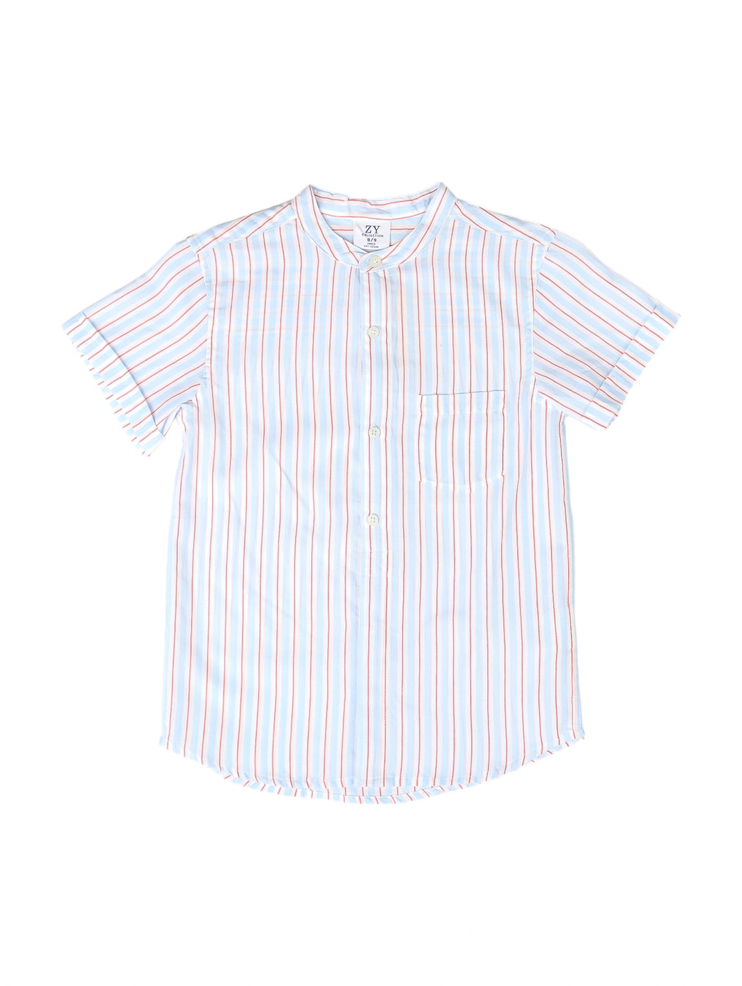 Camisa para niño color azul claro con rayas verticales naranjas, manga corta y botones frontales.