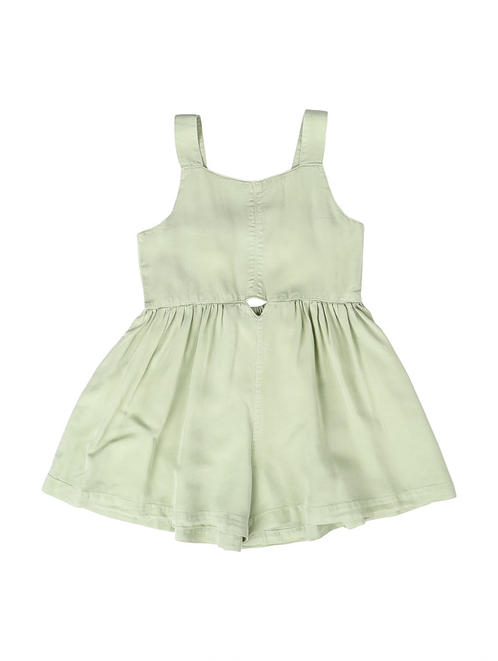 Jumpsuit para niña de color verde claro, sin mangas y con cintura elástica.