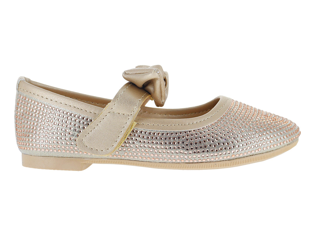 Zapato plano tipo bailarina color dorado con moño y acabado brillante texturizado.