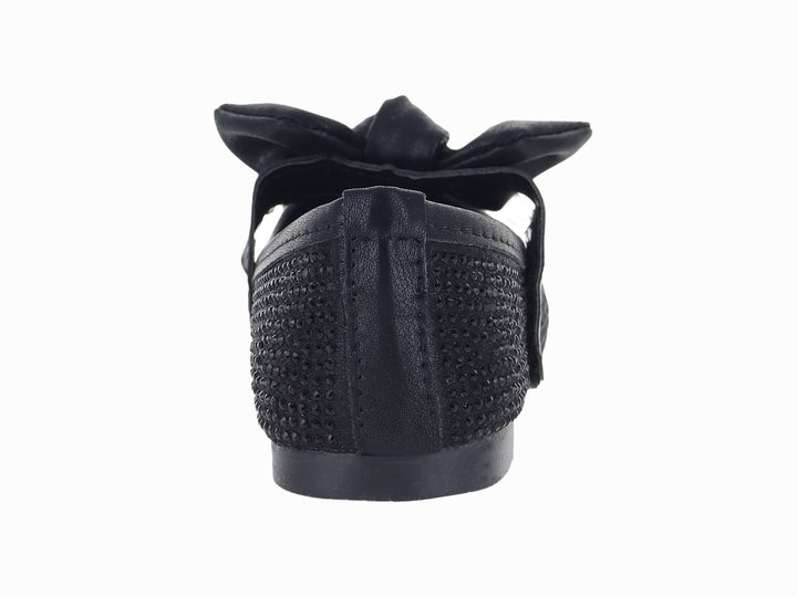 Zapato plano color negro con moño decorativo y acabado texturizado.