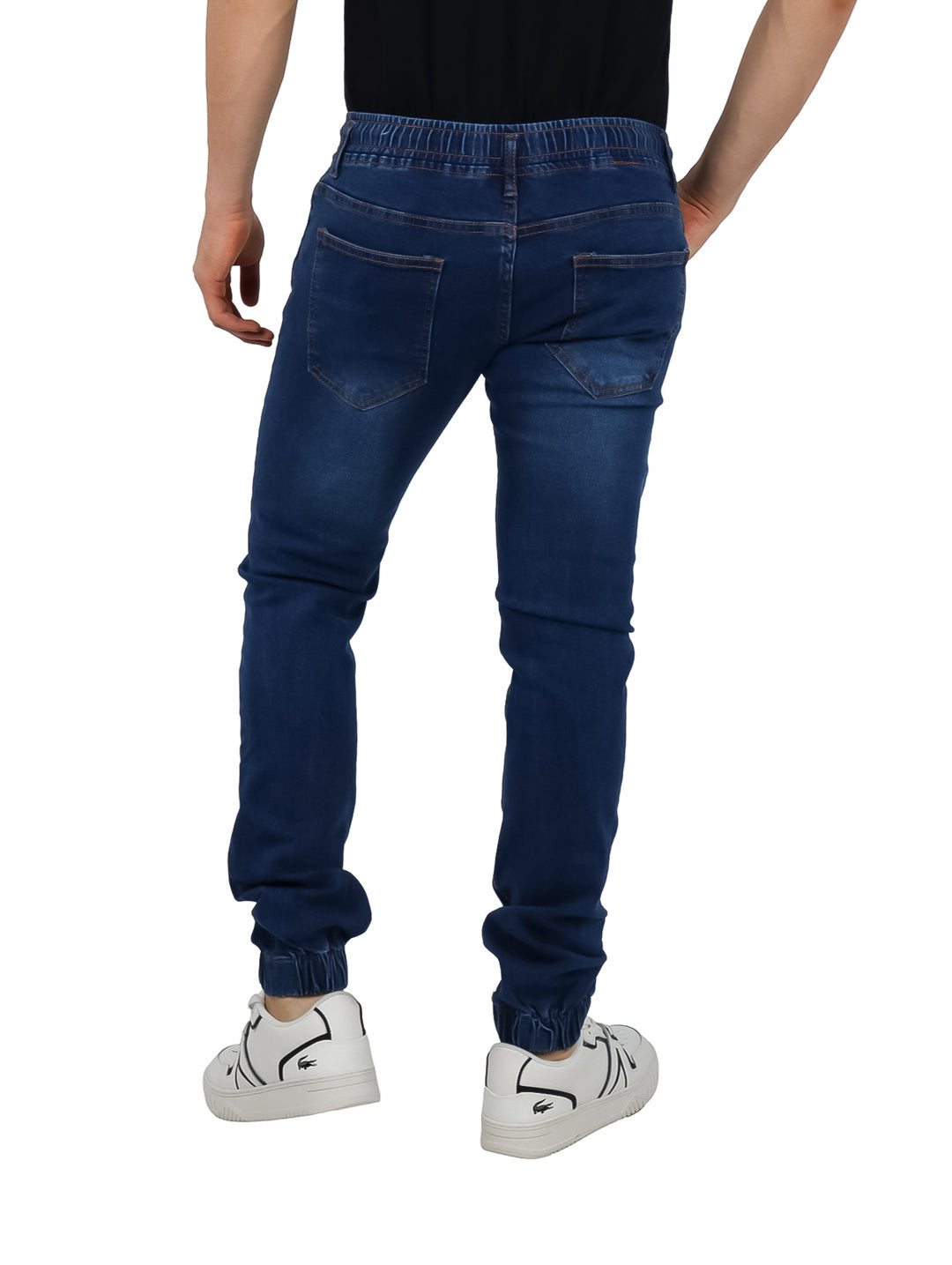 Pantalón jogger color índigo para hombre con cintura elástica y cordón ajustable.