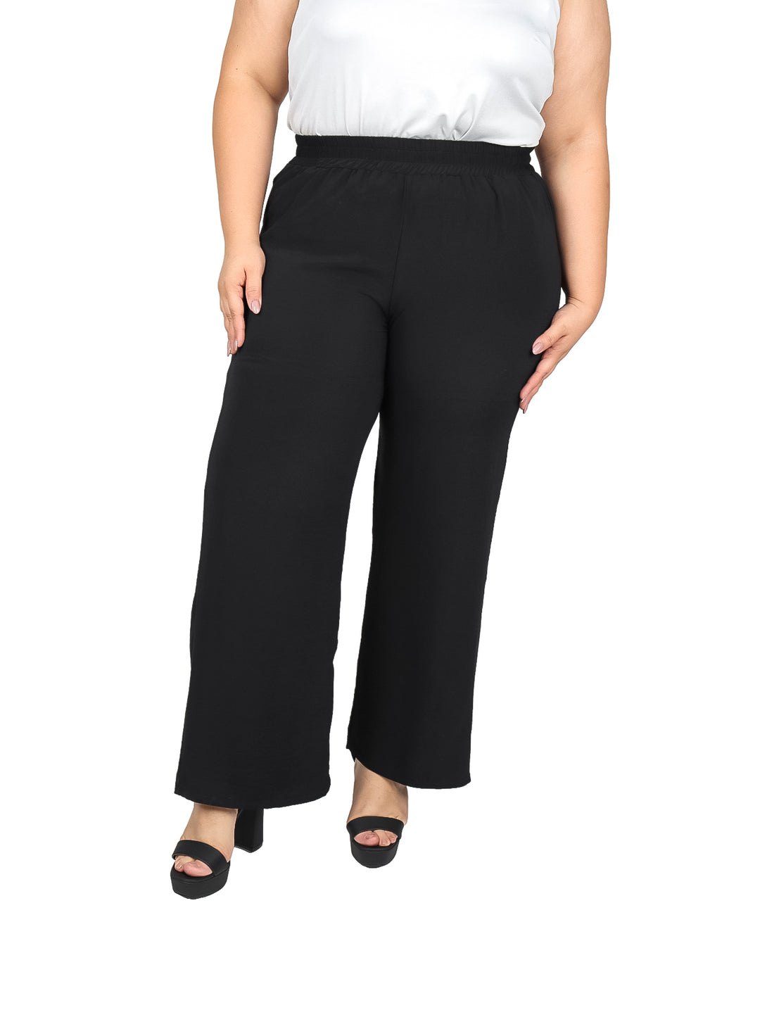 Pantalón negro de pierna ancha con cintura elástica para maternidad.