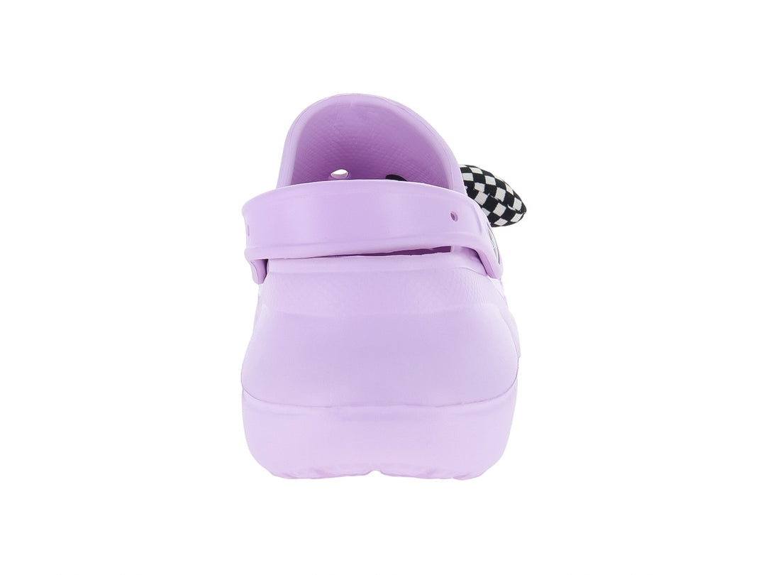 Zueco morado de plataforma con adornos de moños a cuadros blancos y negros.