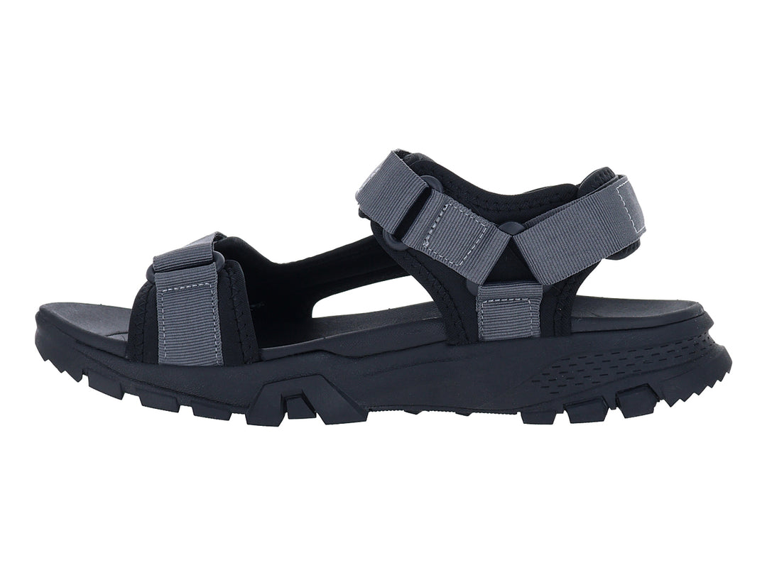 Sandalias gladiador STARS color gris y negro con suela robusta y correas ajustables.