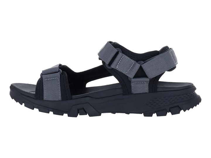 Sandalias gladiador STARS color gris y negro con suela robusta y correas ajustables.