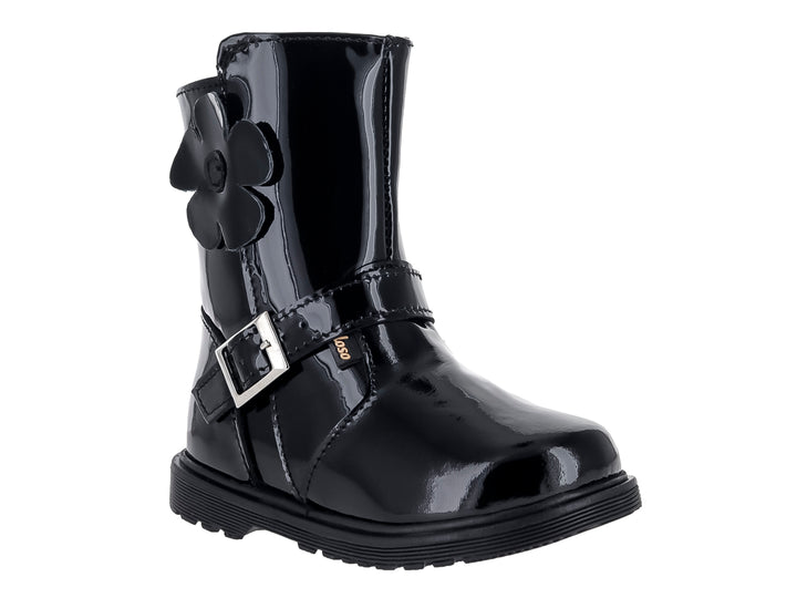 Bota de charol negro para Niña con detalle de flor y hebilla plateada.
