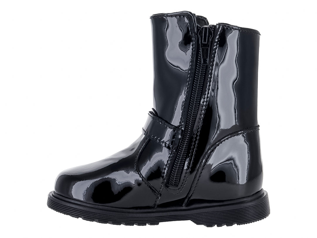 Bota de charol negro para Niña con detalle de flor y hebilla plateada.