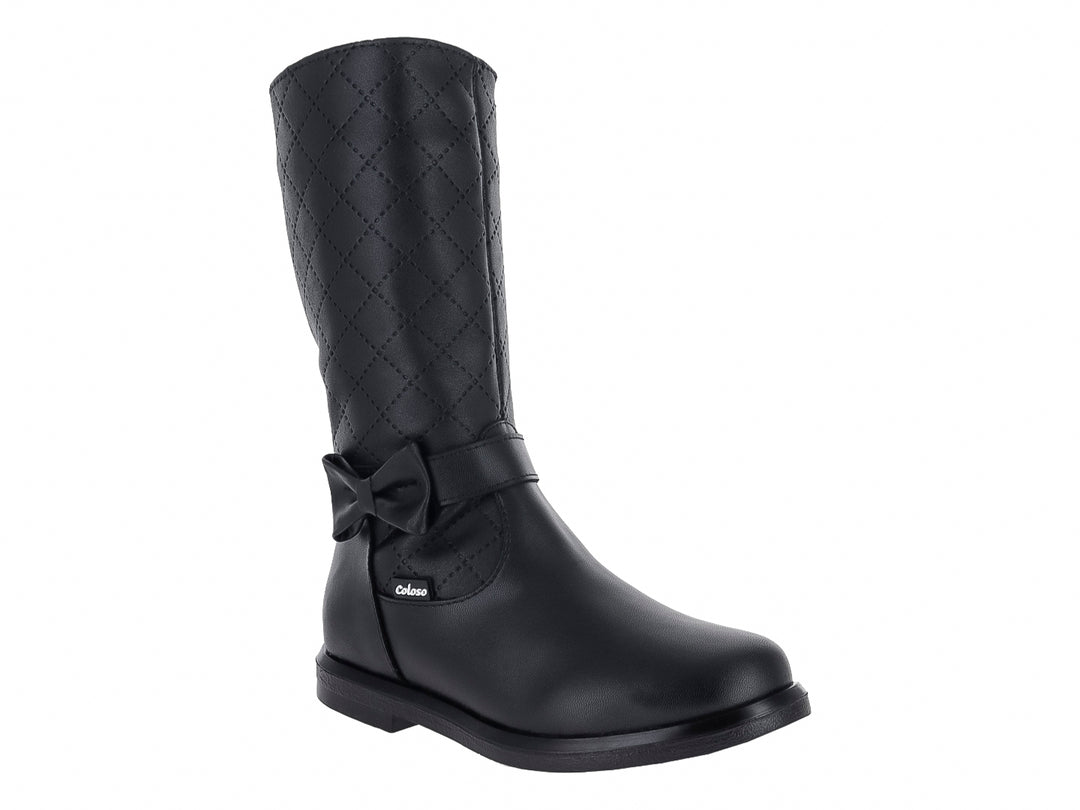 Bota negra de caña alta con detalle de moño frontal y textura acolchada en la parte superior.
