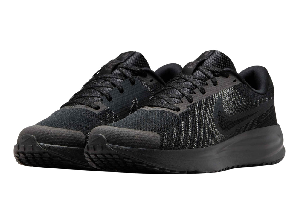 Tenis deportivos Nike Run Defy en color negro con suela gruesa y malla transpirable.