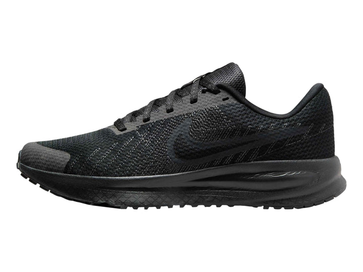 Tenis deportivos Nike Run Defy en color negro con suela gruesa y malla transpirable.