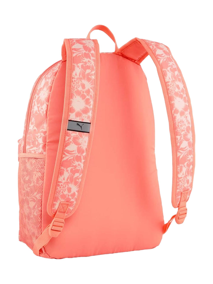 Mochila PUMA rosa con estampado floral blanco, bolsillo frontal y logotipo de la marca en color blanco.