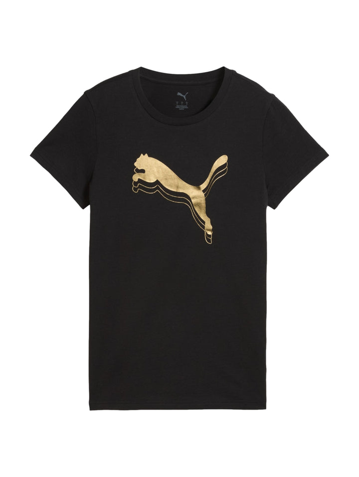 Mujer vistiendo una camiseta deportiva PUMA de color negro con logotipo dorado metálico en el pecho.