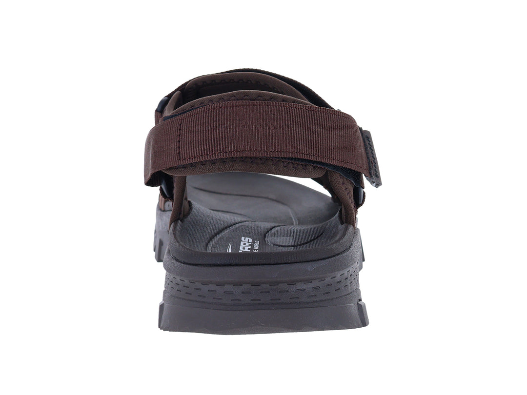 Sandalias gladiador STARS color café con suela gruesa y correas ajustables.