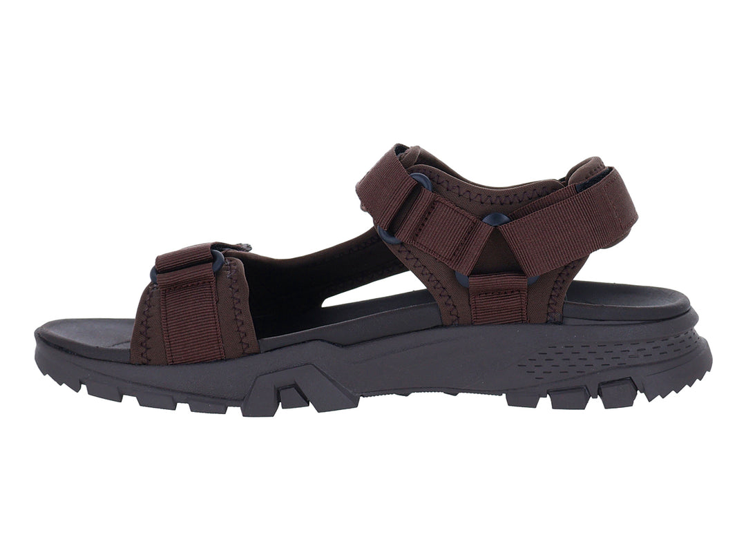 Sandalias gladiador STARS color café con suela gruesa y correas ajustables.
