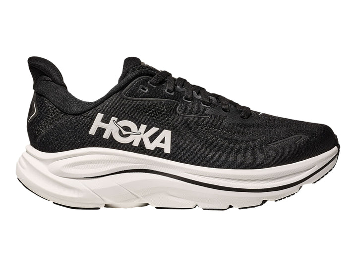 Tenis deportivos HOKA color negro con suela blanca ancha y logotipo blanco lateral.