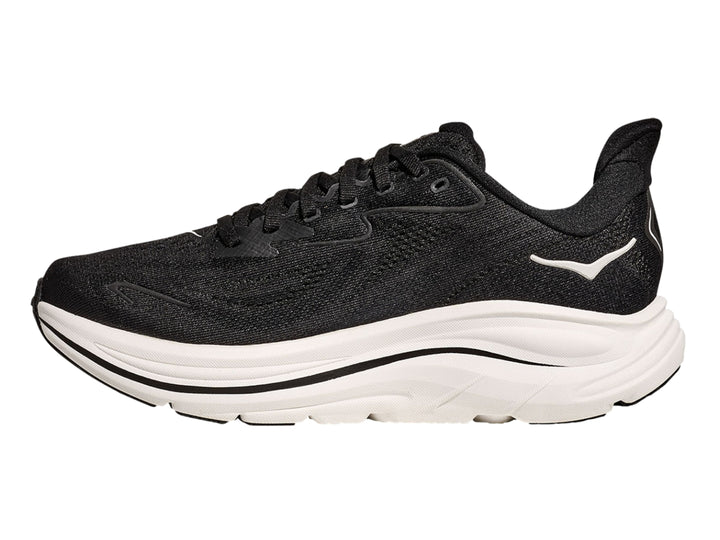 Tenis deportivos HOKA color negro con suela blanca ancha y logotipo blanco lateral.