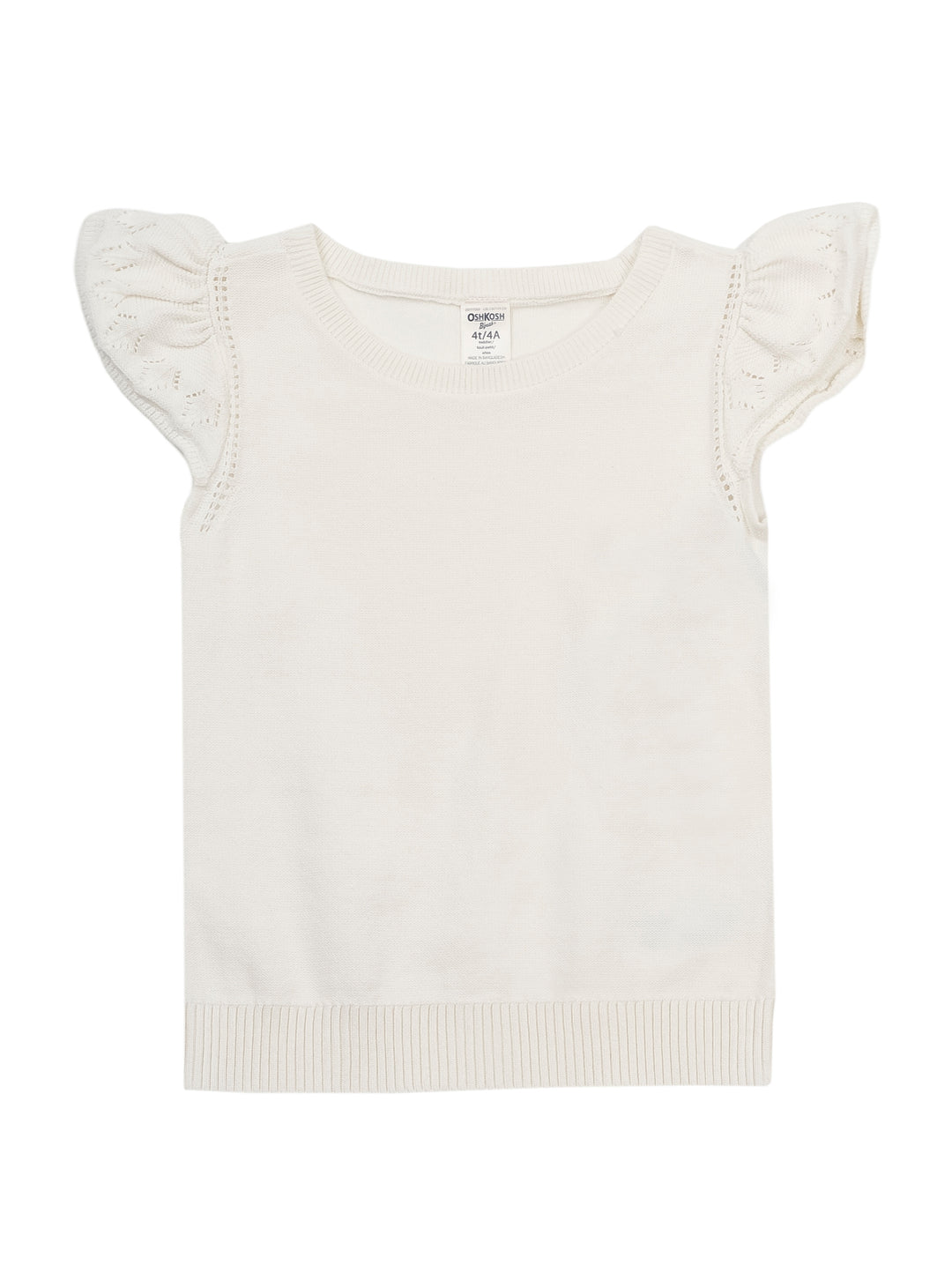 Niña vistiendo una blusa blanca de manga corta con volantes y pantalones azules.
