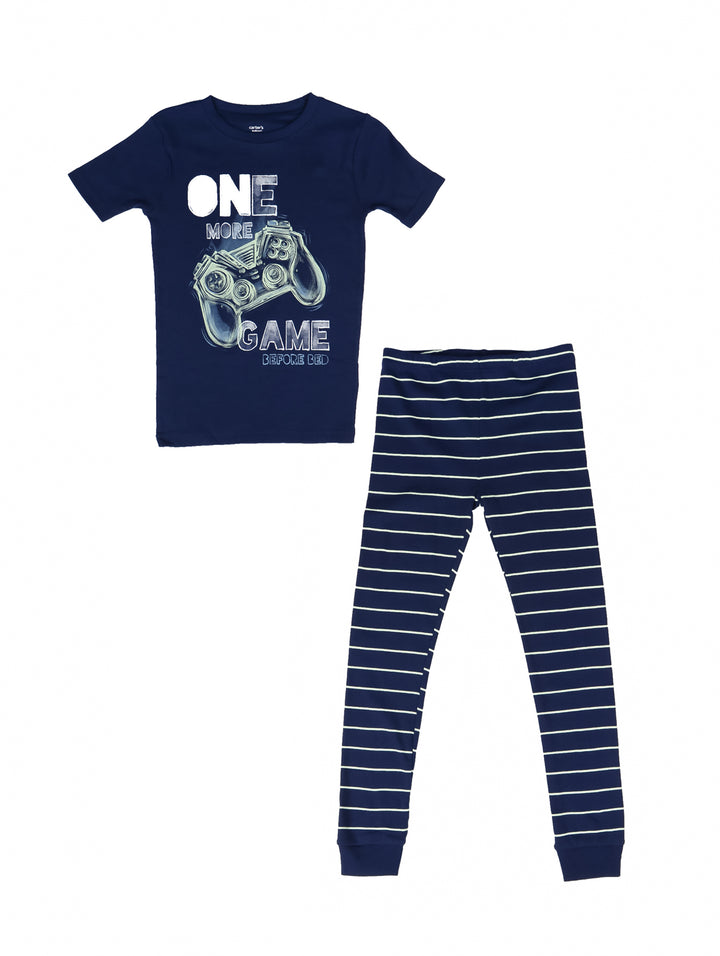 Pijama gris para niño con estampado de controles de videojuegos en tonos azules.