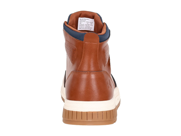 Zapato tipo botín color café con suela blanca y detalles en azul para hombre.