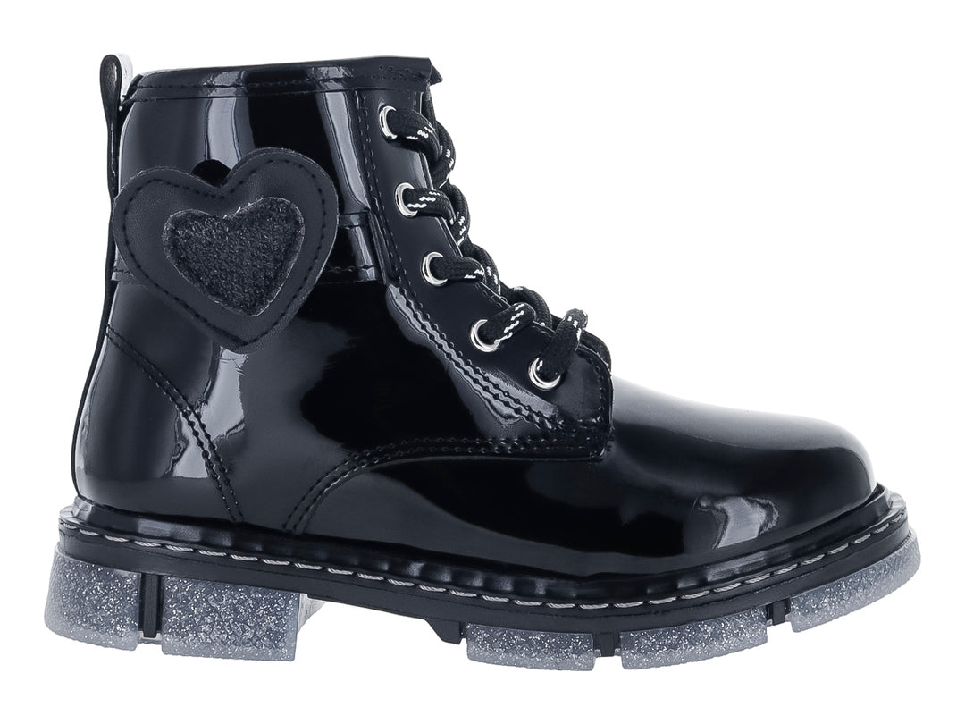 Bota negra de charol con detalle de corazón lateral y suela con glitter plateado.