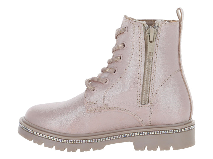 Botas color peonia con acabado brillante, agujetas y detalle de pedrería en la suela para niña.
