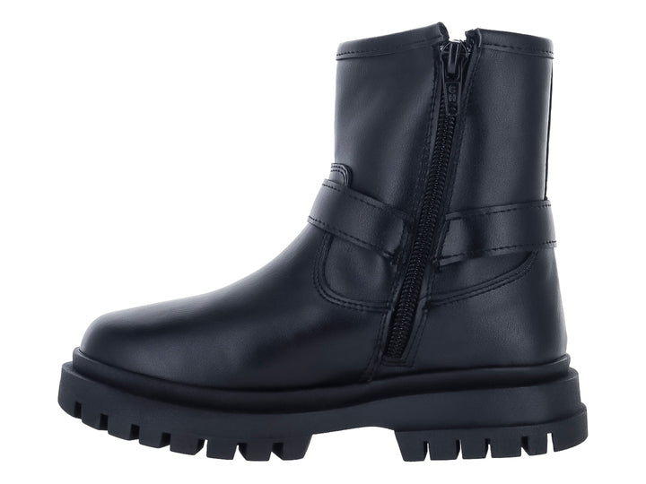 Bota negra de caña media con suela track y adornos de corazones plateados.