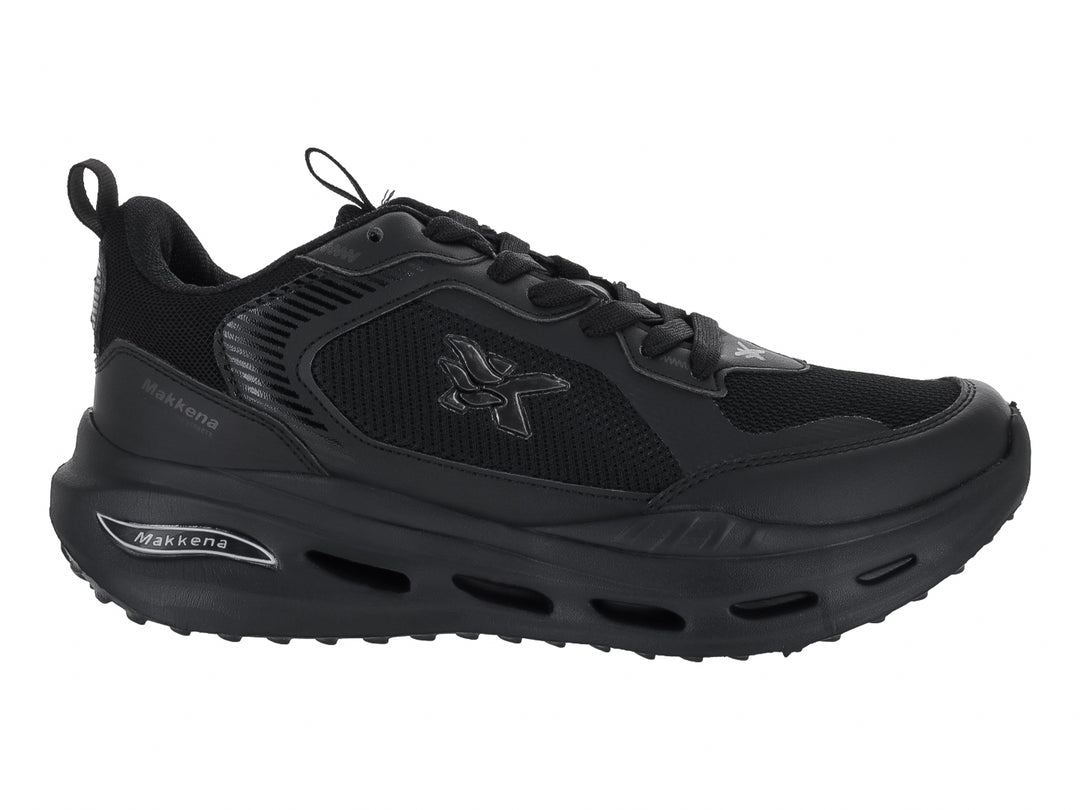 Tenis deportivos marca Makkena en color negro total con detalles de malla y suela robusta.
