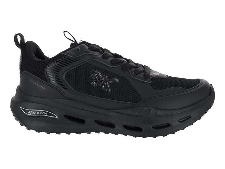 Tenis deportivos marca Makkena en color negro total con detalles de malla y suela robusta.