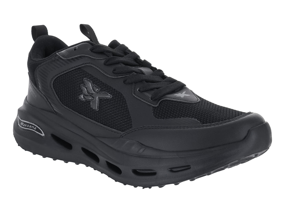 Tenis deportivos marca Makkena en color negro total con detalles de malla y suela robusta.