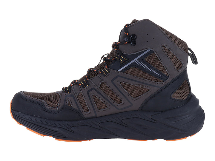 Bota deportiva Murren color café con suela robusta y detalles naranjas.