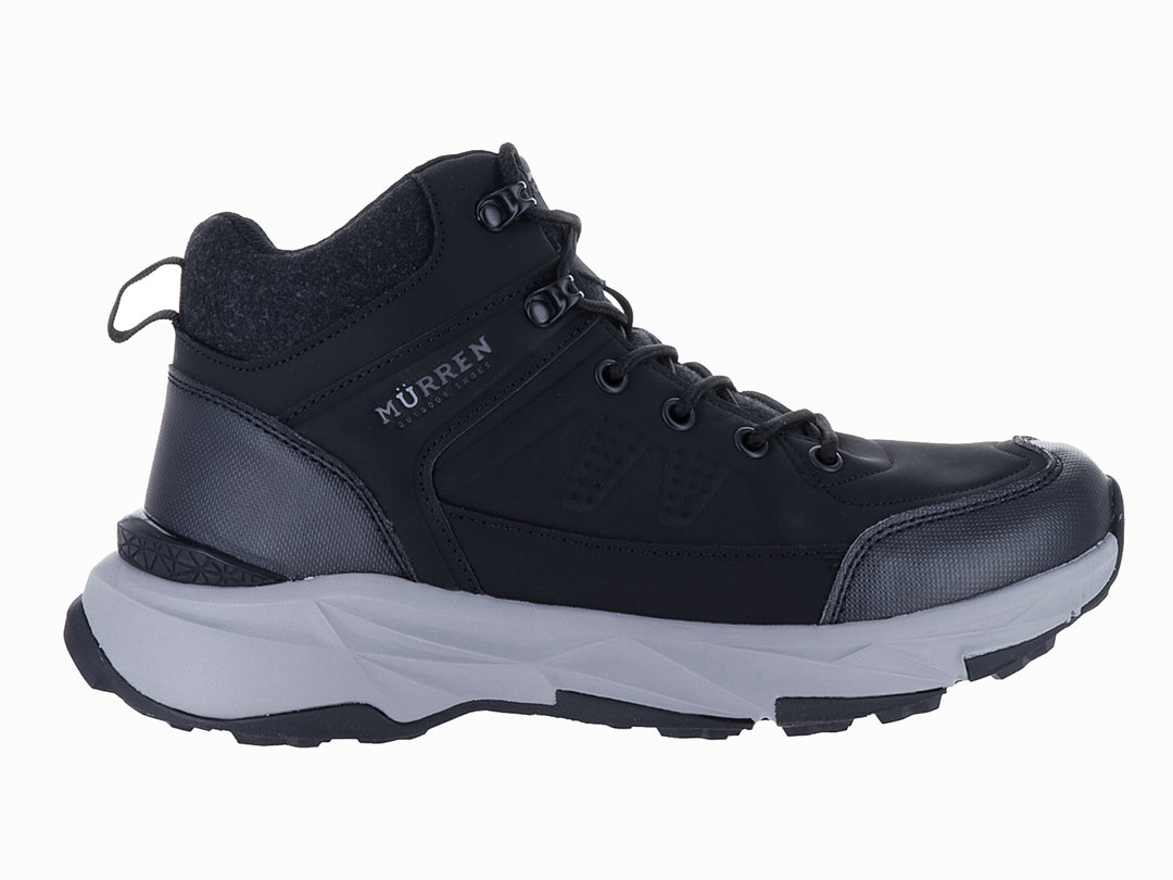 Zapato deportivo tipo botín color negro con suela gris claro.