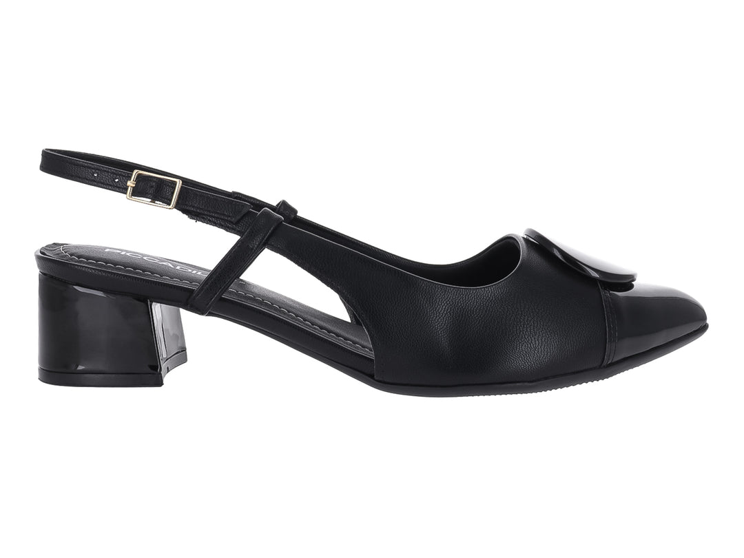 Zapato negro de cuero con tacón bajo y correa ajustable al tobillo.