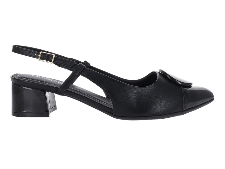 Zapato negro de cuero con tacón bajo y correa ajustable al tobillo.