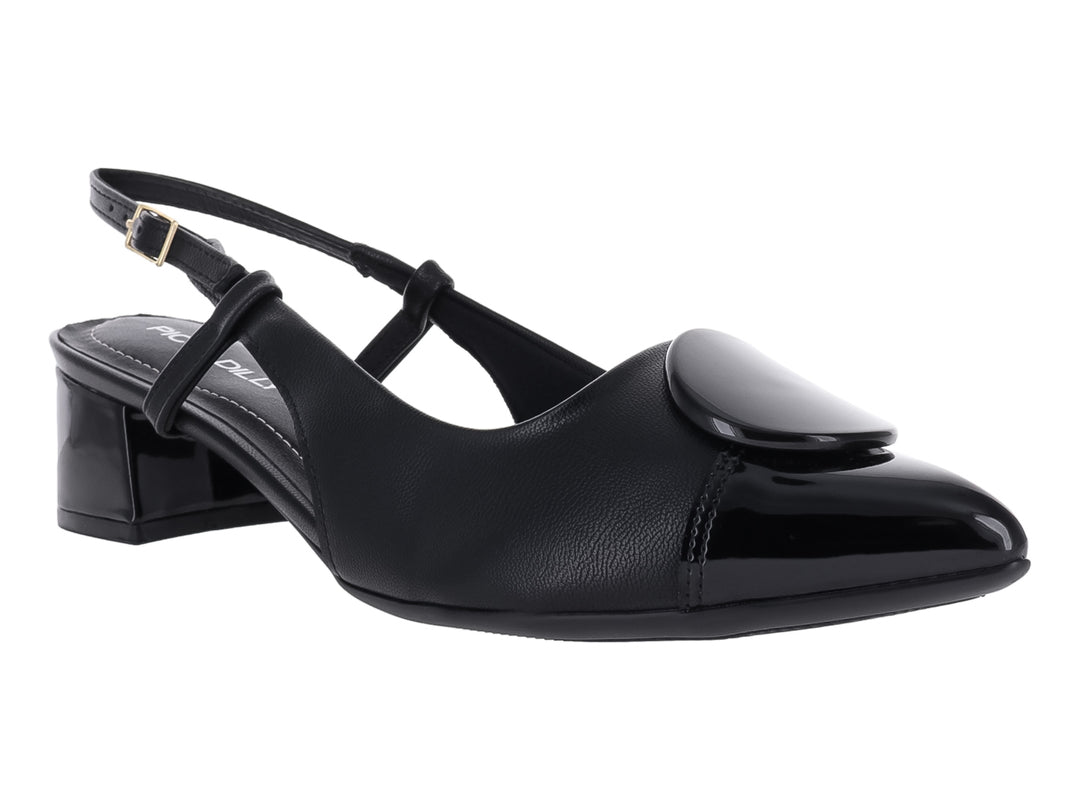 Zapato negro de cuero con tacón bajo y correa ajustable al tobillo.