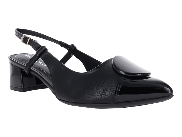 Zapato negro de cuero con tacón bajo y correa ajustable al tobillo.