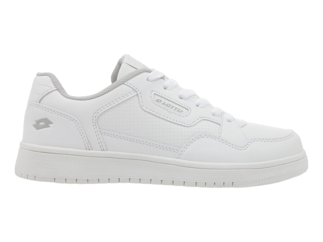 Tenis deportivos marca Lotto en color blanco total con suela blanca y agujetas blancas.