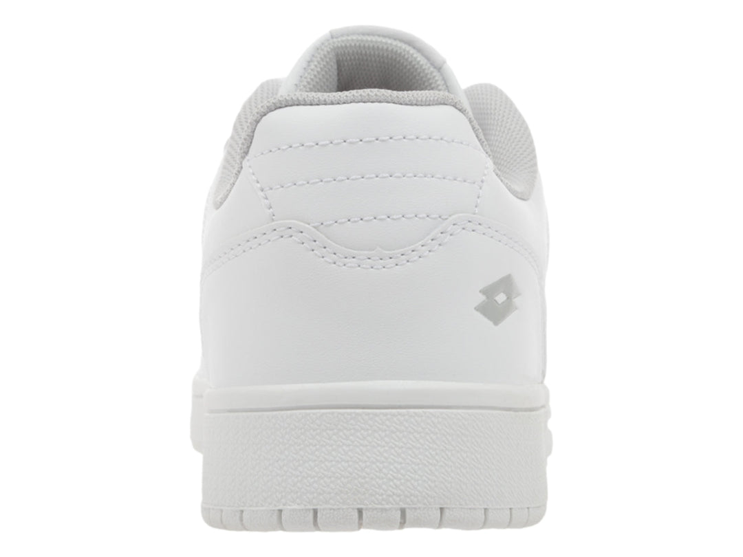 Tenis deportivos marca Lotto en color blanco total con suela blanca y agujetas blancas.