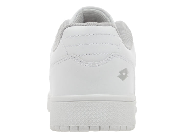 Tenis deportivos marca Lotto en color blanco total con suela blanca y agujetas blancas.