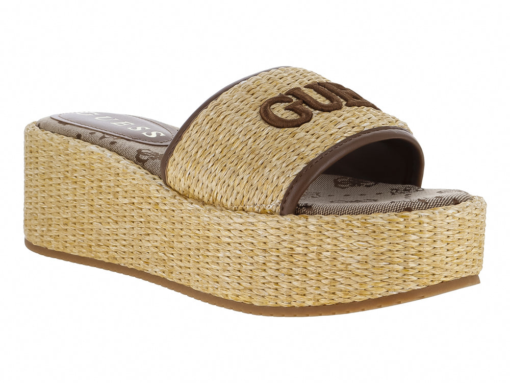 Sandalia de plataforma color natural con banda frontal tejida y detalles en marrón de la marca Guess.